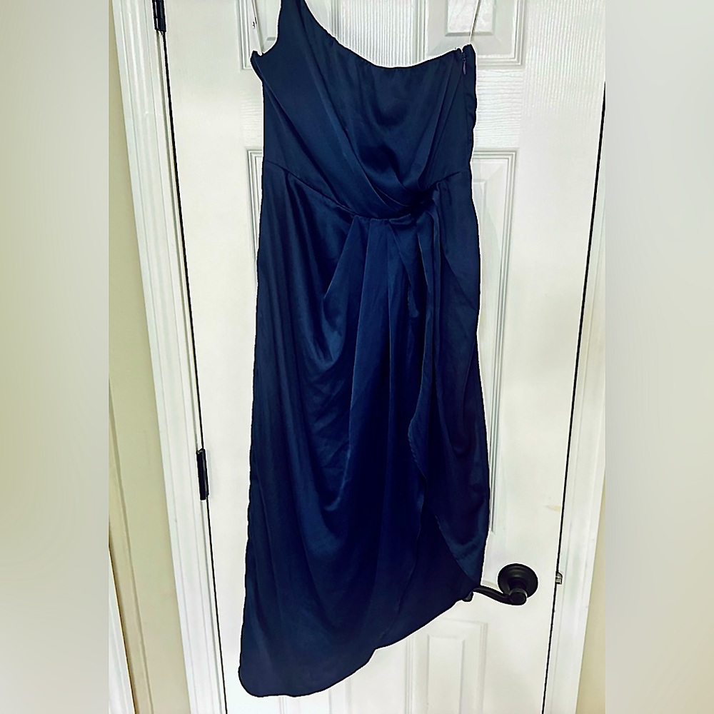 LIKE NEW LULU’s Law of Attraction Navy One-Shoulder Asymmetrical Midi Dress - Picture 4 of 7